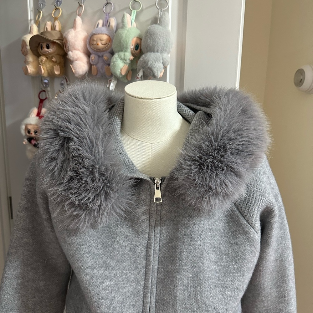 Stylish Gray Jacket with Faux Fur Collar